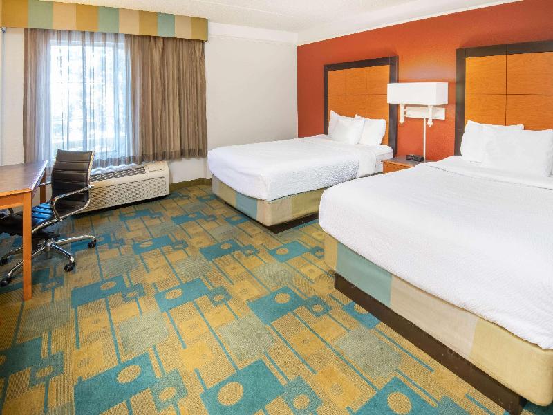 La Quinta Inn & Suites Colorado Springs South AP image