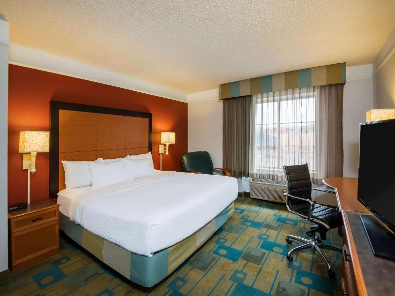 La Quinta Inn & Suites Colorado Springs South AP image