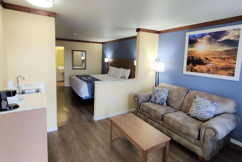 Hotel Days Inn by Wyndham Suites Fredericksburg