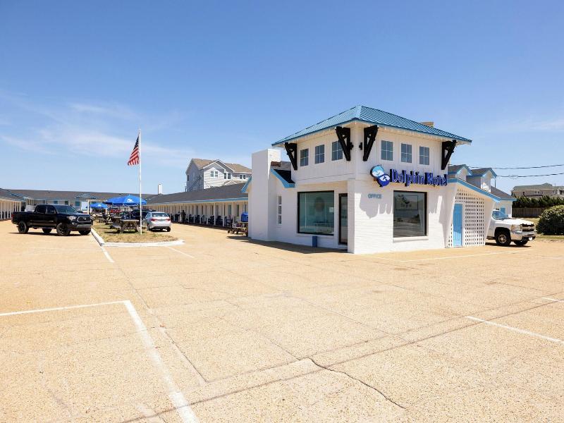 Dolphin Oceanfront Motel