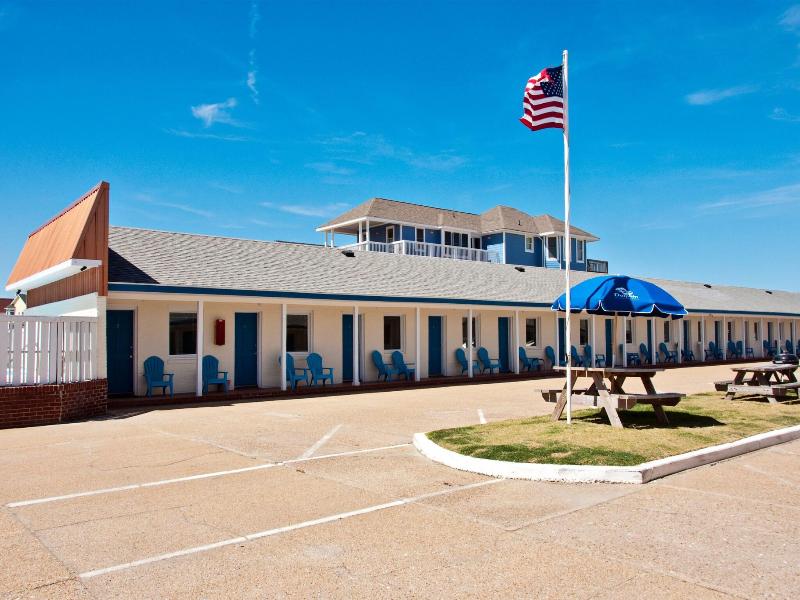 Dolphin Oceanfront Motel