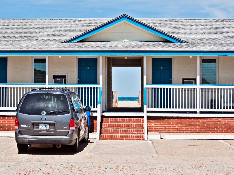 Dolphin Oceanfront Motel
