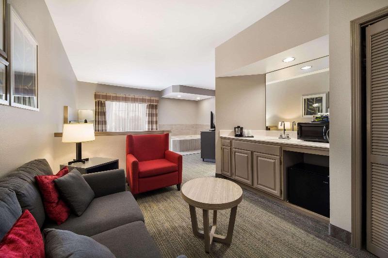Country Inn & Suites Freeport image