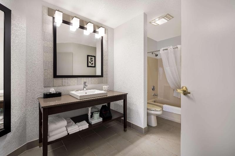 Country Inn & Suites Freeport image