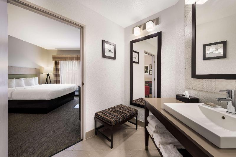 Country Inn & Suites Freeport image