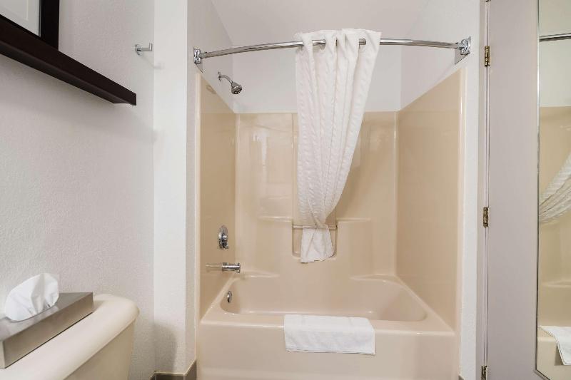 Country Inn & Suites Freeport image