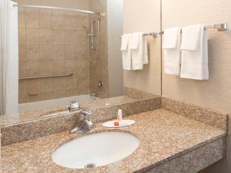 Super 8 by Wyndham Pompano Beach image
