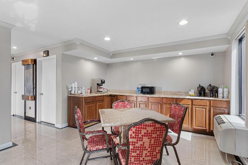 Regency Inn Hotel Fort Walton image