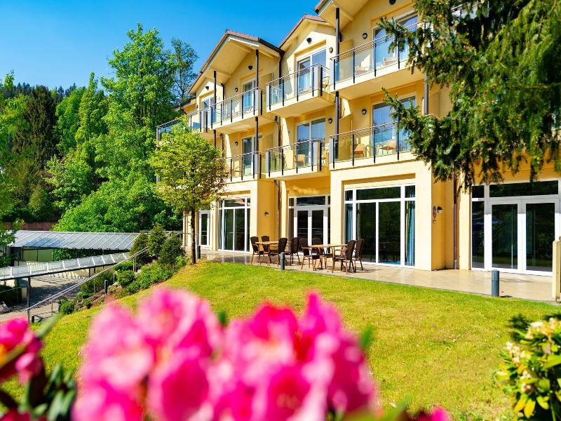 Villa Marburg im Park image