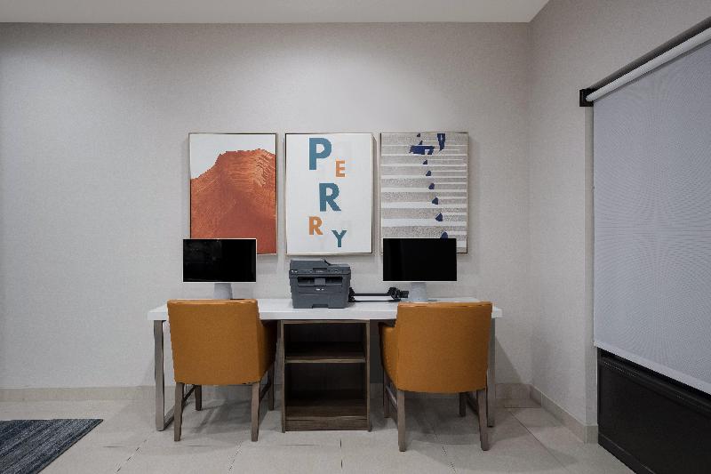 Holiday Inn Express & Suites Perry By IHG image