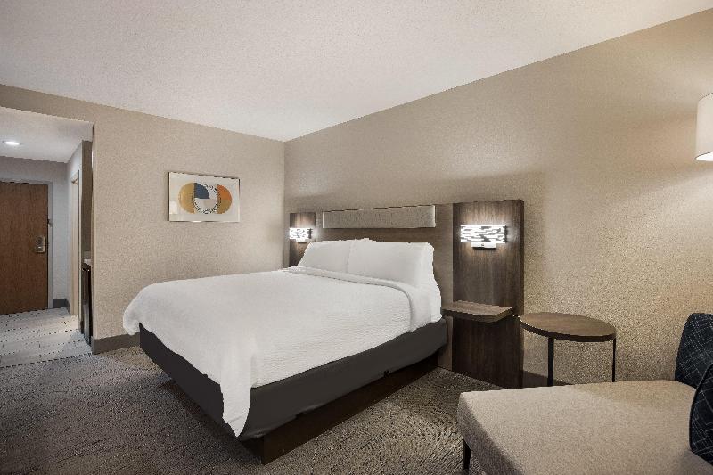 Holiday Inn Express & Suites Perry By IHG image