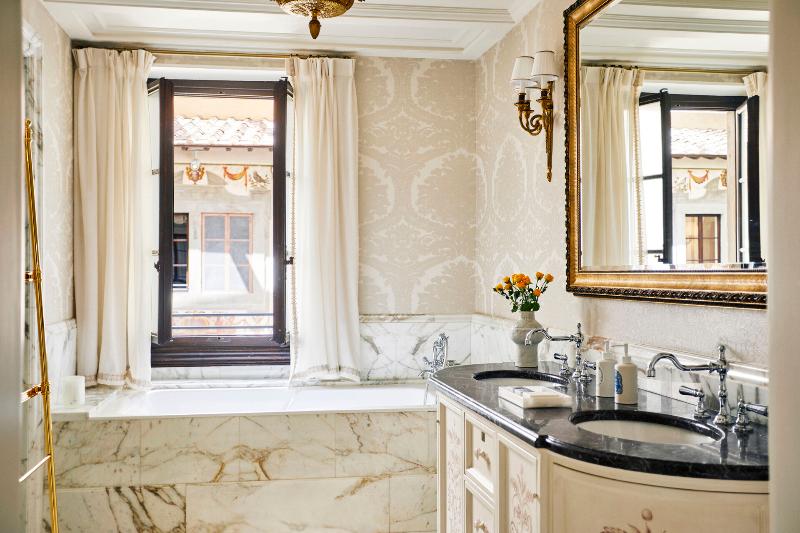 Four Seasons Hotel Firenze image