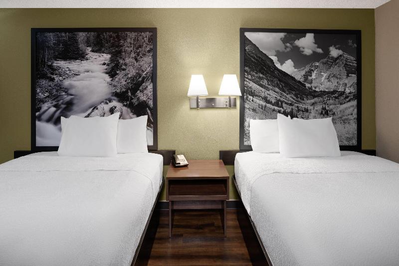 Super 8 by Wyndham Colo. Sprs. Garden Of The Gods image