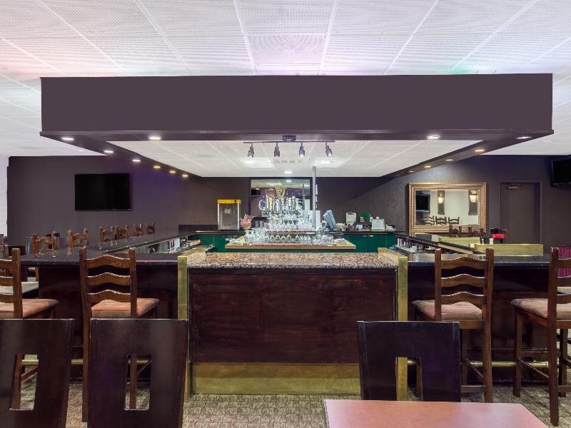 Ramada by Wyndham Fresno North image