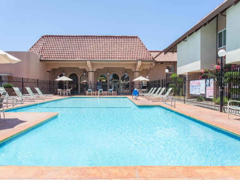 Ramada by Wyndham Fresno North image
