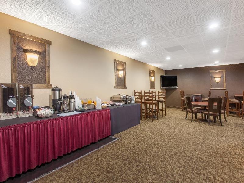 Ramada by Wyndham Fresno North