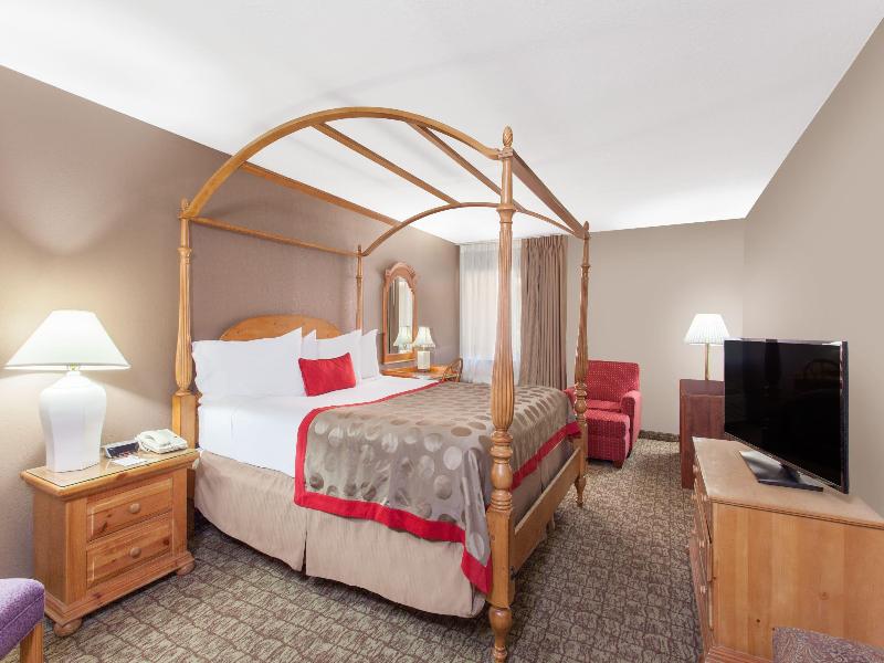 Ramada by Wyndham Fresno North image