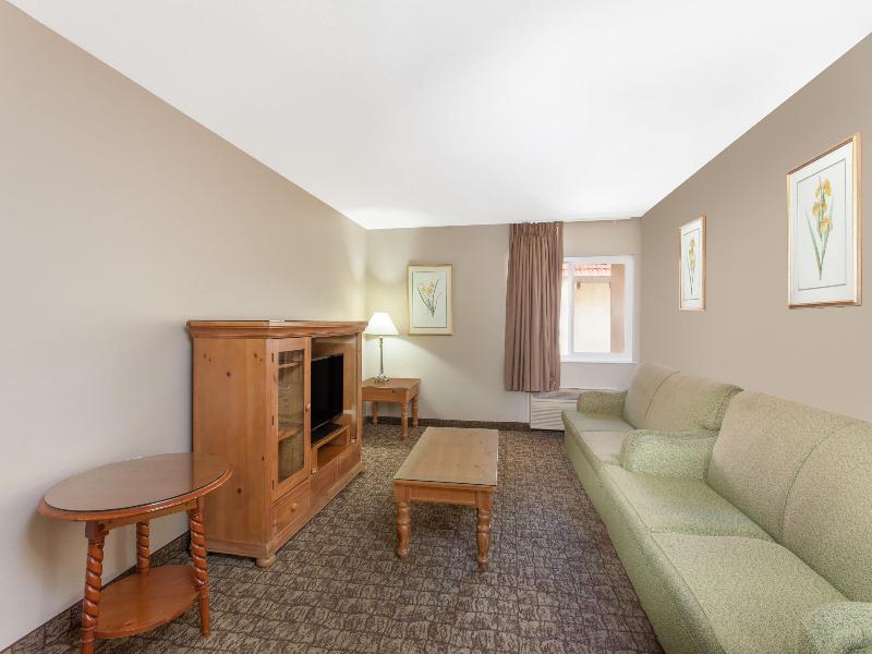 Ramada by Wyndham Fresno North image
