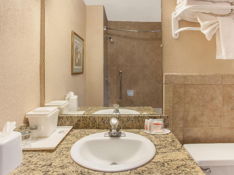Ramada by Wyndham Fresno North image