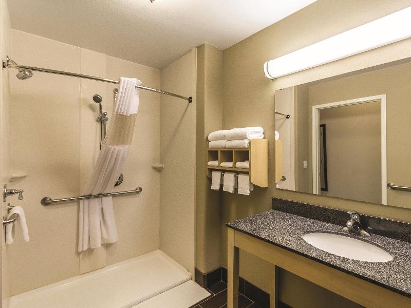 La Quinta Inn & Suites Fargo — photo 4