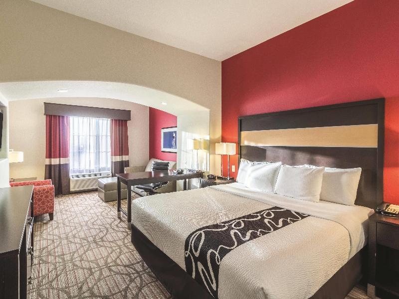 DOUBLE DELUXE KING BED