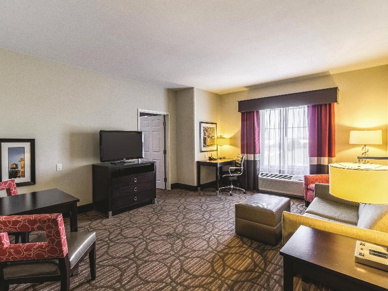 La Quinta Inn & Suites Fargo — photo 2