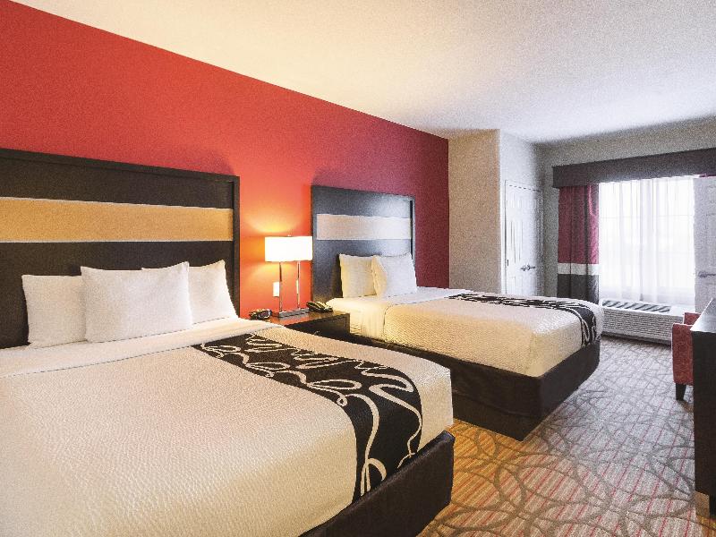 SUITE TWO QUEEN BEDS NON SMOKING