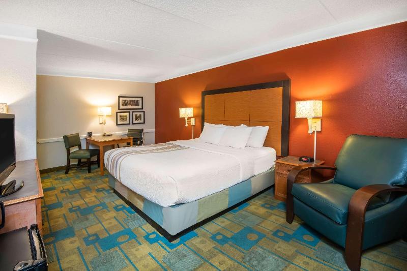 La Quinta Inn Colorado Springs Garden of the Gods image
