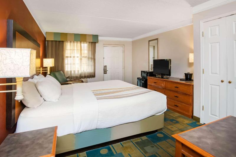 La Quinta Inn Colorado Springs Garden of the Gods image