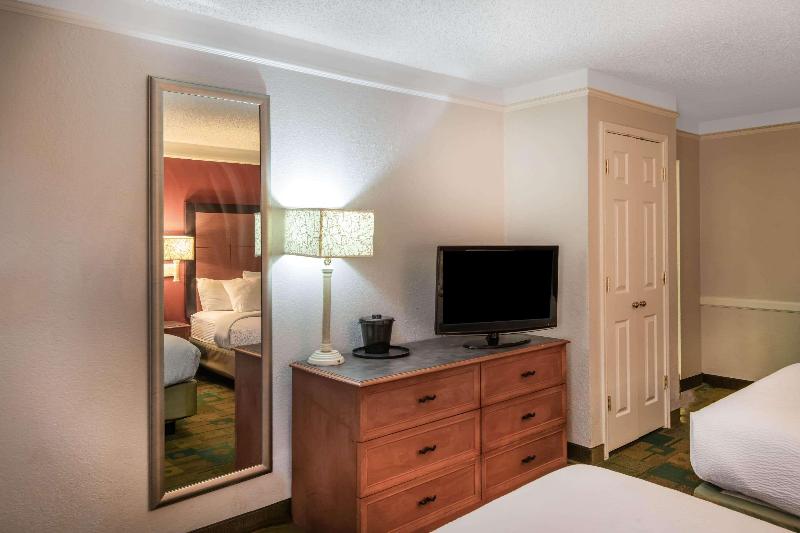 La Quinta Inn Colorado Springs Garden of the Gods image