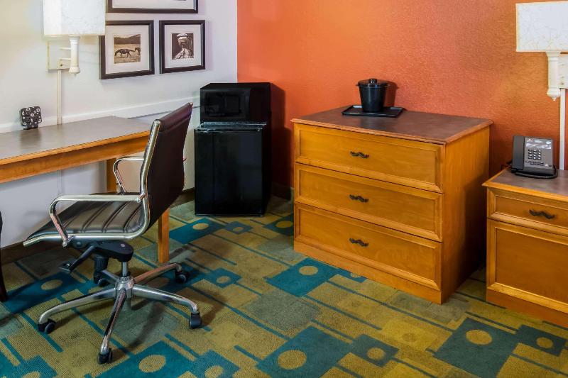 La Quinta Inn Colorado Springs Garden of the Gods image