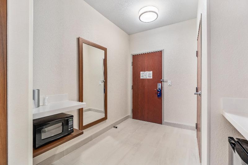 Holiday Inn Express Suites Van Buren-Ft Smith Area photo 19