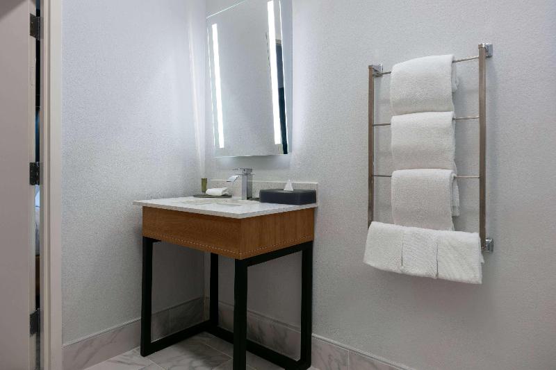 La Quinta Inn & Suites Burleson image