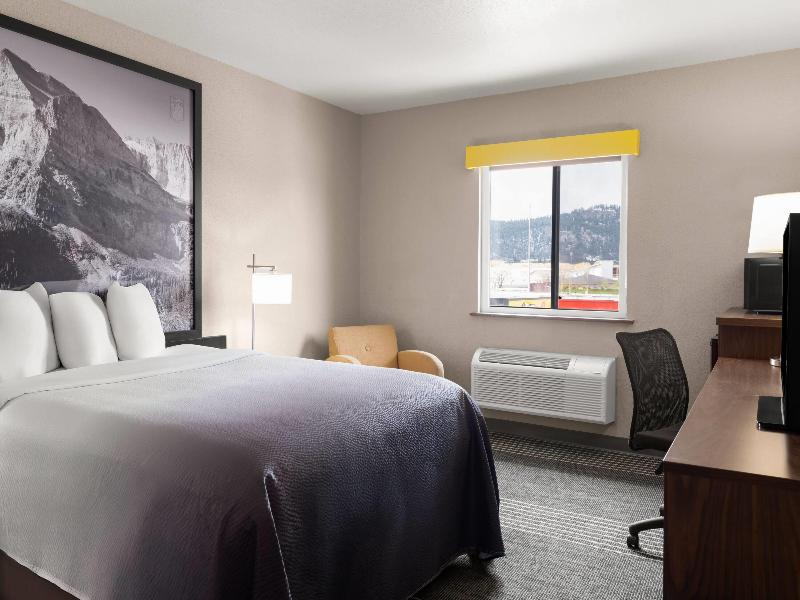 Super 8 by Wyndham Kalispell Glacier National Park image