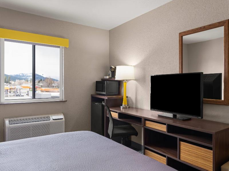 Super 8 by Wyndham Kalispell Glacier National Park image