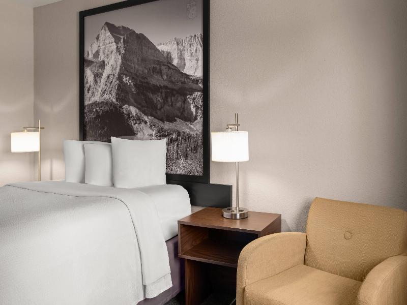 Super 8 by Wyndham Kalispell Glacier National Park image