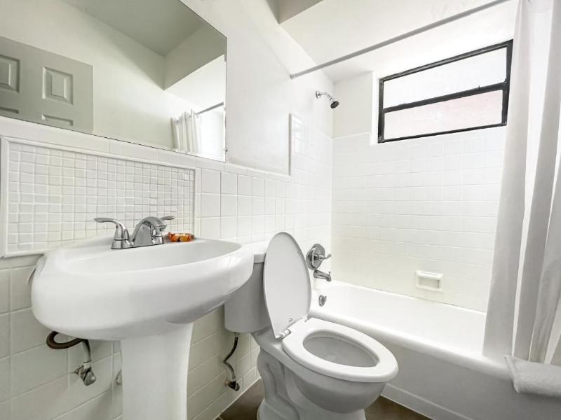 Silver Spray Motel - RB image