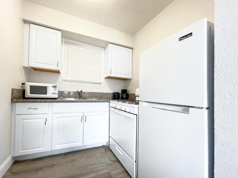 Silver Spray Motel - RB image
