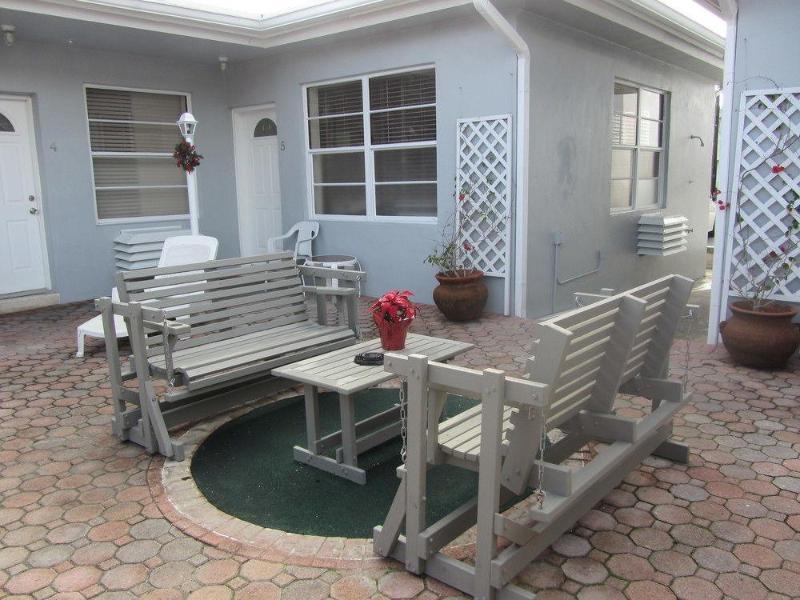 Silver Spray Motel - RB image
