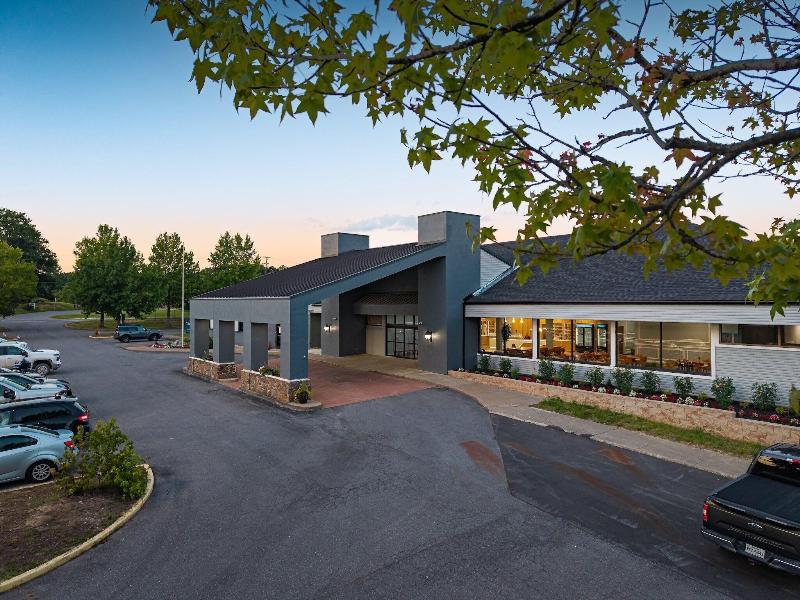 Holiday Lodge Hotel & Conference Center