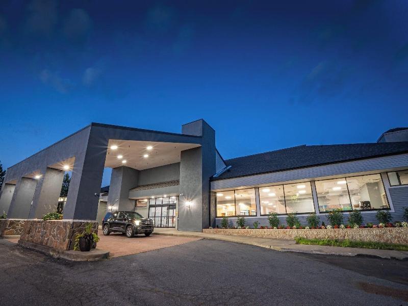 Holiday Lodge Hotel & Conference Center