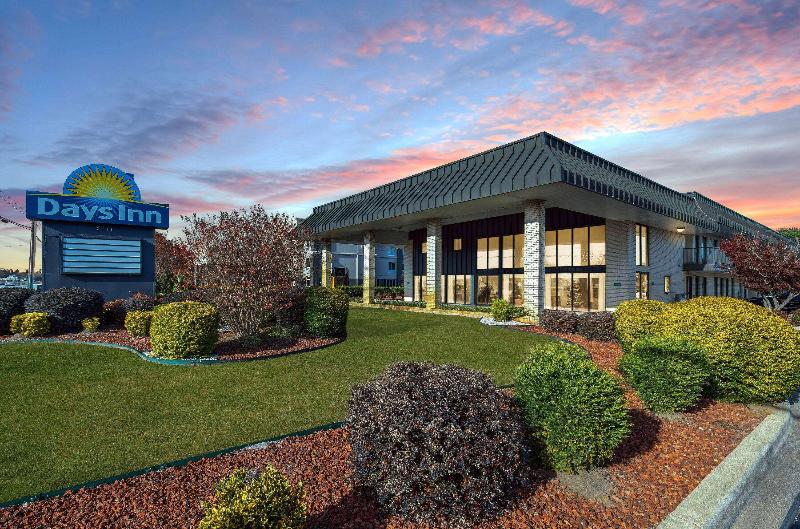 Days Inn By Wyndham Florence/I-95 North image