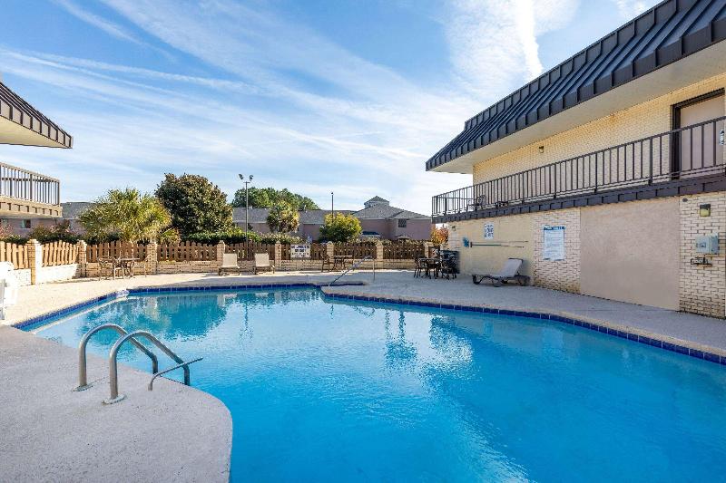 Days Inn By Wyndham Florence/I-95 North image