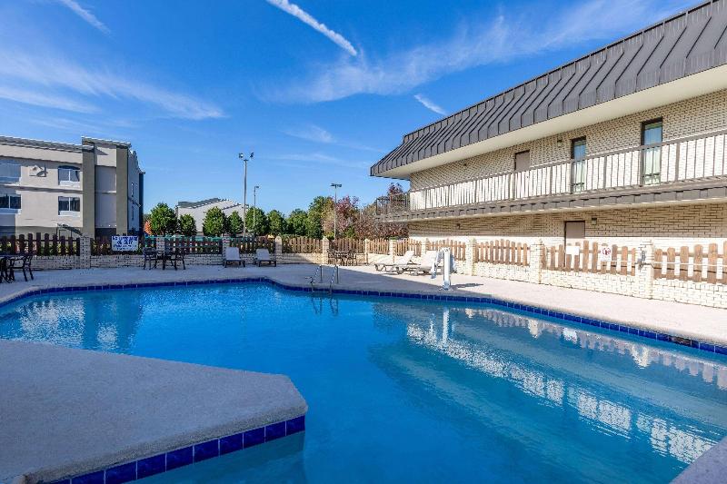 Days Inn By Wyndham Florence/I-95 North image