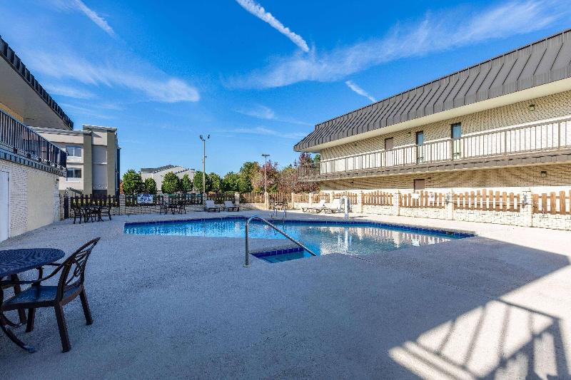 Days Inn By Wyndham Florence/I-95 North image