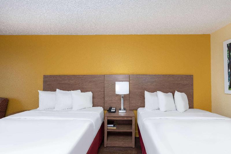 Days Inn By Wyndham Florence/I-95 North image
