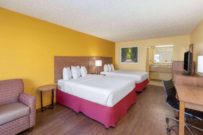 Days Inn By Wyndham Florence/I-95 North image