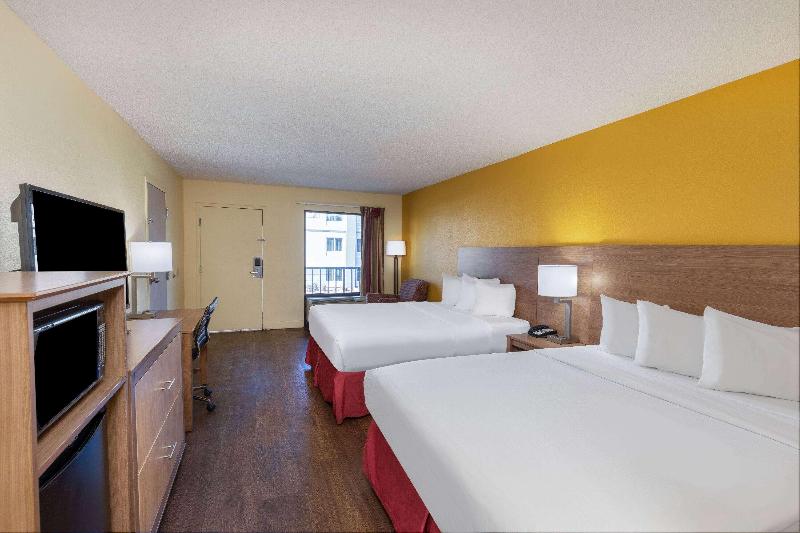 Days Inn By Wyndham Florence/I-95 North image
