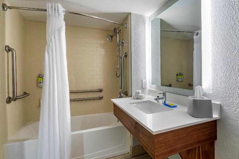 Holiday Inn Express Cape Coral - Fort Myers Area photo 22