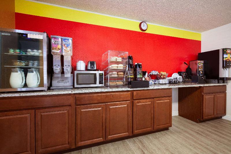 Super 8 by Wyndham Colorado Springs/Afa Area image